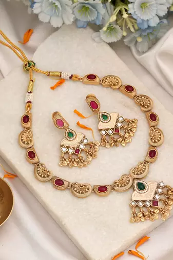 Dual tone maroon & green color matte gold necklace set with dangle earrings