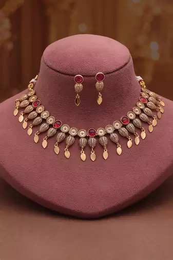 Pretty rose pink color matte gold necklace set featuring charming drop earrings