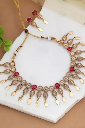 Pretty rose pink color matte gold necklace set featuring charming drop earrings