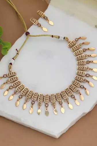 Graceful pearl white color matte gold necklace set featuring sleek drop earrings