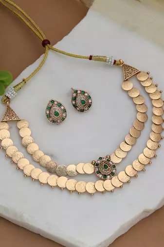 Stunning green & white color matte gold necklace set with stud earrings