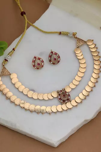 Delicate pink & white color matte gold necklace set with stud earrings