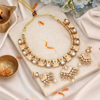 Sparkling snow white color matte gold necklace set accompanied by dangle earrings 1