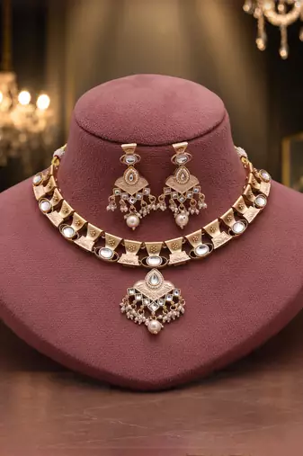 Sparkling snow white color matte gold necklace set accompanied by dangle earrings