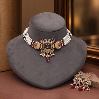 Charming soft pink color matte gold necklace set accompanied by dangle earrings 1