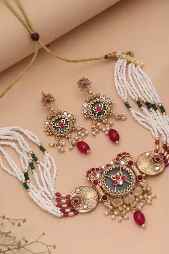 Charming soft pink color matte gold necklace set accompanied by dangle earrings