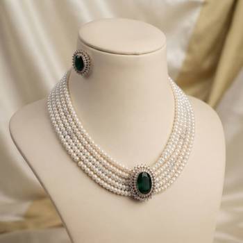 Rich forest green color stone necklace set tailored specially for ethnic sarees 3