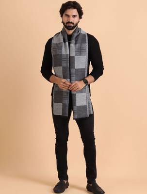 Men patterned reversible woolen muffler 1