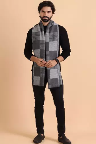 Men patterned reversible woolen muffler