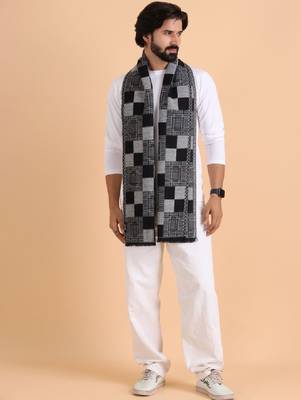 Men patterned reversible woolen muffler 1