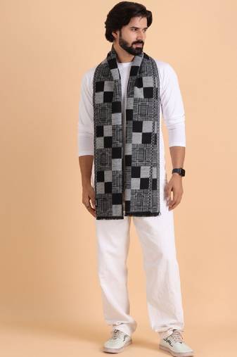 Men patterned reversible woolen muffler