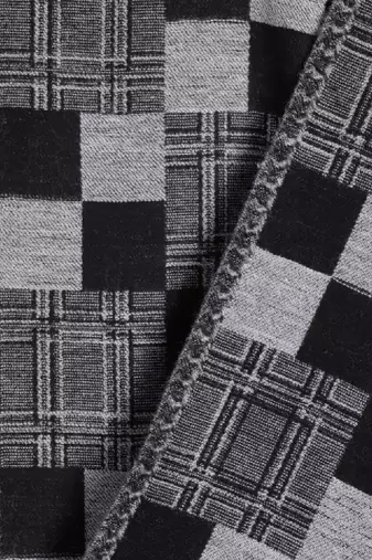 Men patterned reversible woolen muffler