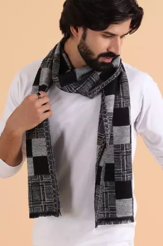 Men patterned reversible woolen muffler