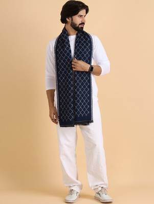 Men patterned reversible woolen muffler 1