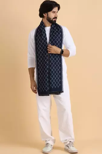 Men patterned reversible woolen muffler