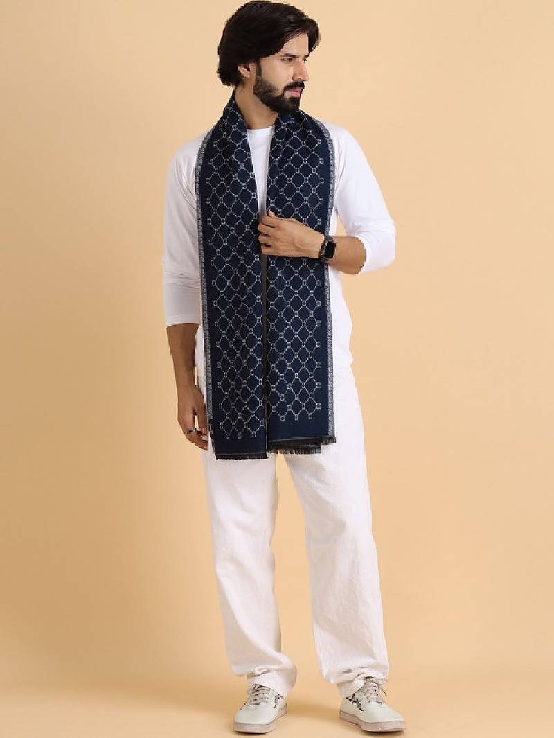 Men patterned reversible woolen muffler