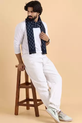 Men patterned reversible woolen muffler