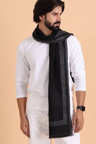 Men patterned reversible woolen muffler
