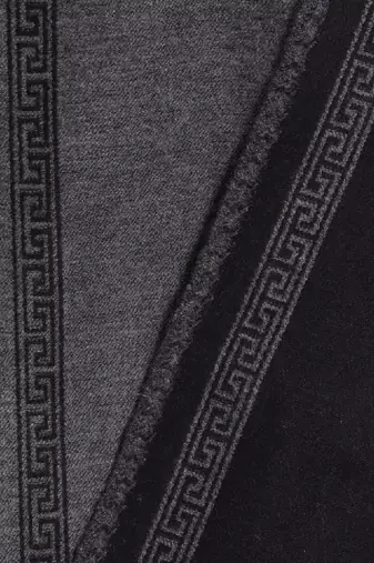 Men patterned reversible woolen muffler