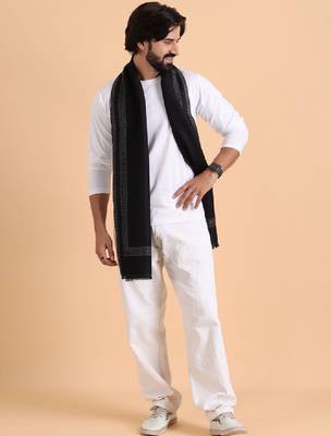 Men patterned reversible woolen muffler 4