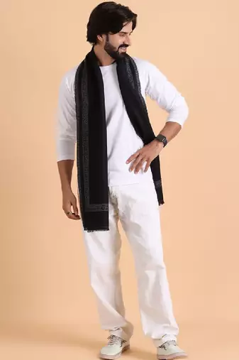 Men patterned reversible woolen muffler