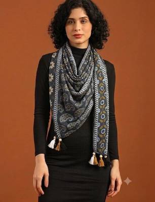 Women printed scarf 2