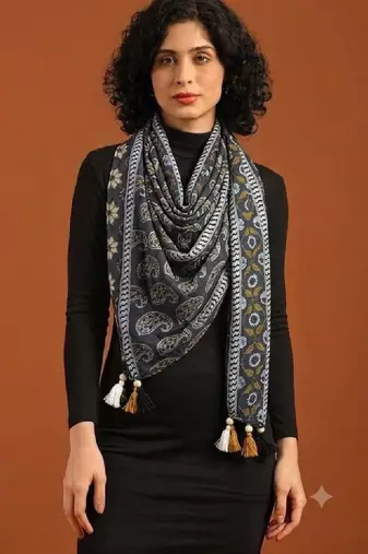 Women printed scarf