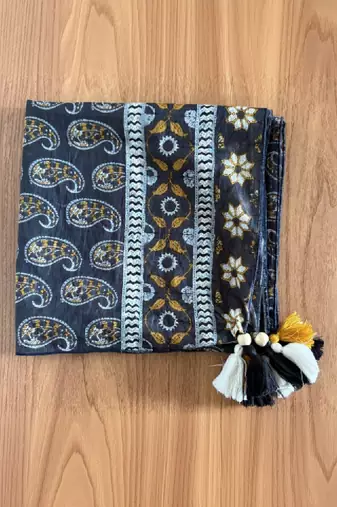 Women printed scarf