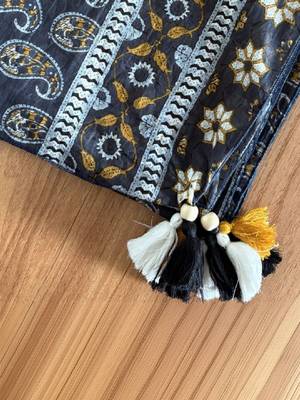 Women printed scarf 4