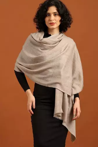 Women fringed stole