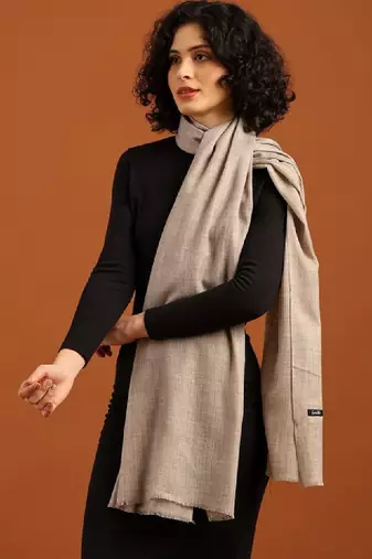 Women fringed stole