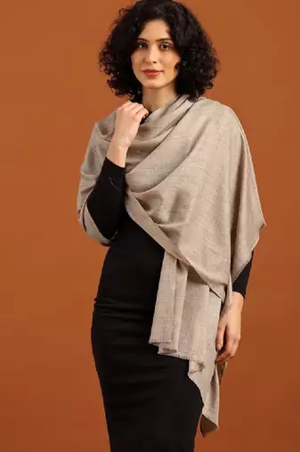 Women fringed stole