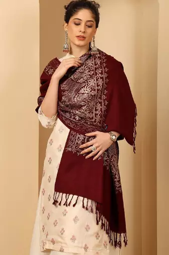 Women embroidered tasselled stole