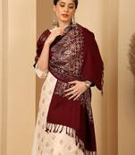 Women embroidered tasselled stole