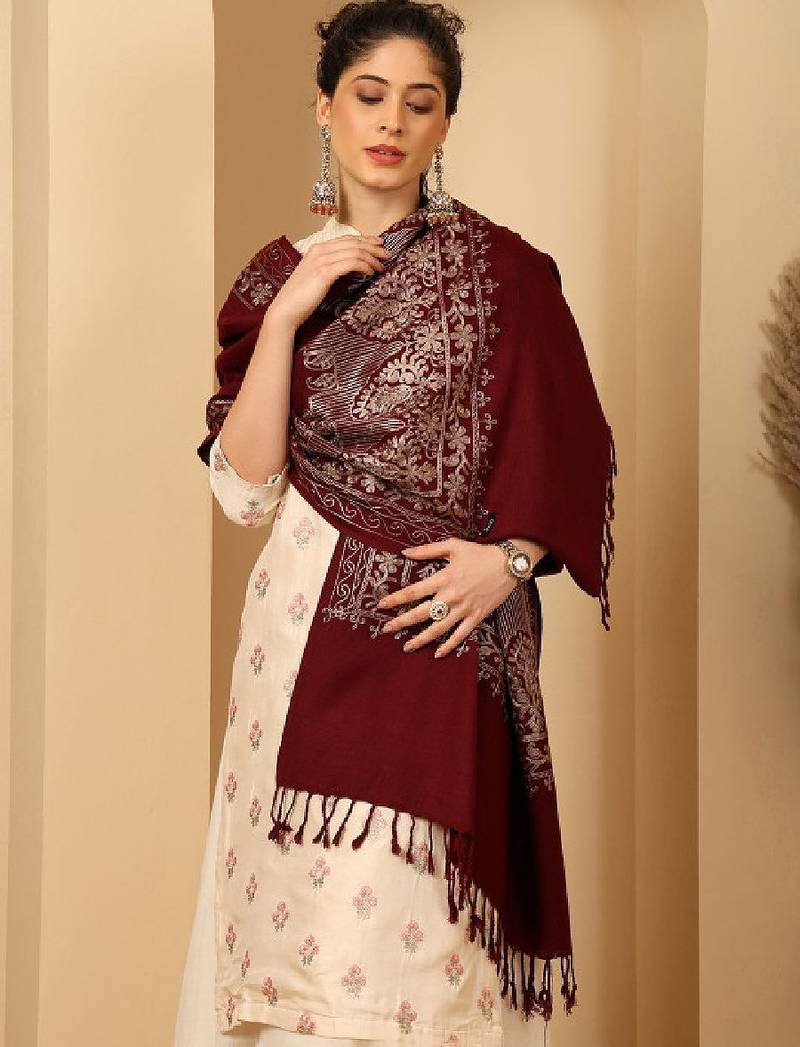 Women embroidered tasselled stole