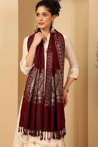 Women embroidered tasselled stole