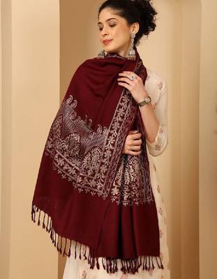 Women embroidered tasselled stole 3