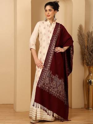 Women embroidered tasselled stole 4