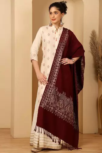 Women embroidered tasselled stole