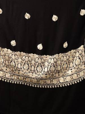 Floral embroidered woolen shawl 2