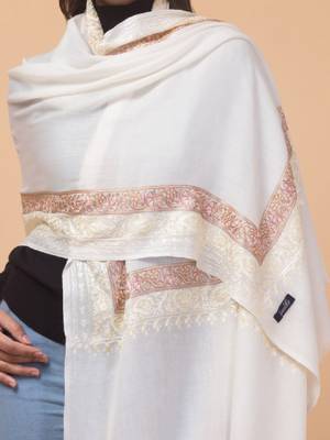 Embroidered woolen stole with fringes 2