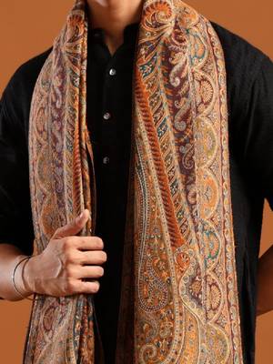 Paisley woven design fringed border detail kani shawl 2