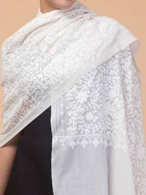 Floral embroidered stole 2