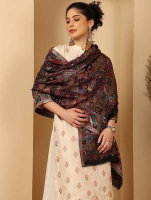 Women woven darbar design fringed stole 2