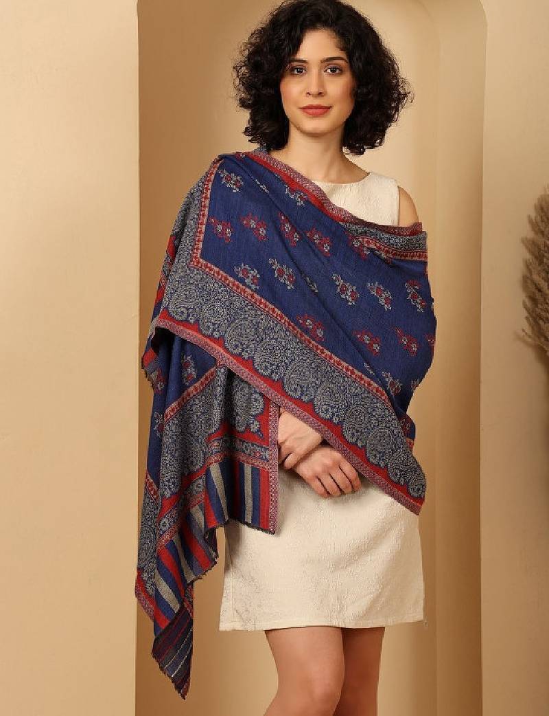 Women paisley woven design stole