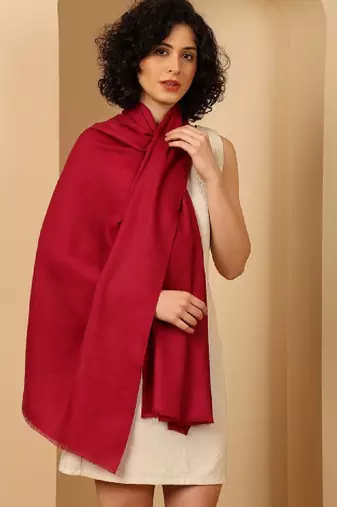 Women self-design fringed stole
