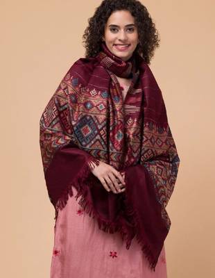 Geometric woven design acrylic stole 1