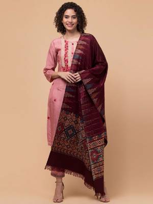 Geometric woven design acrylic stole 3