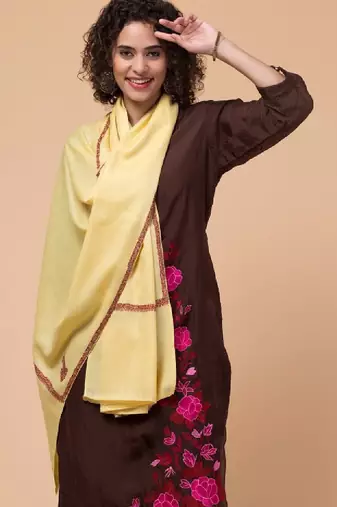 Women solid fringed stole