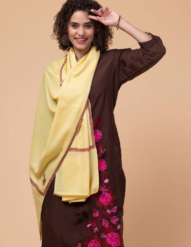 Women solid fringed stole